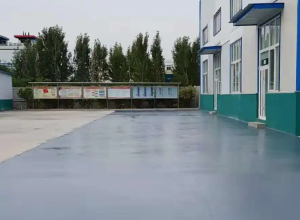 肇庆彩色路面喷涂翻新的材料对冬季